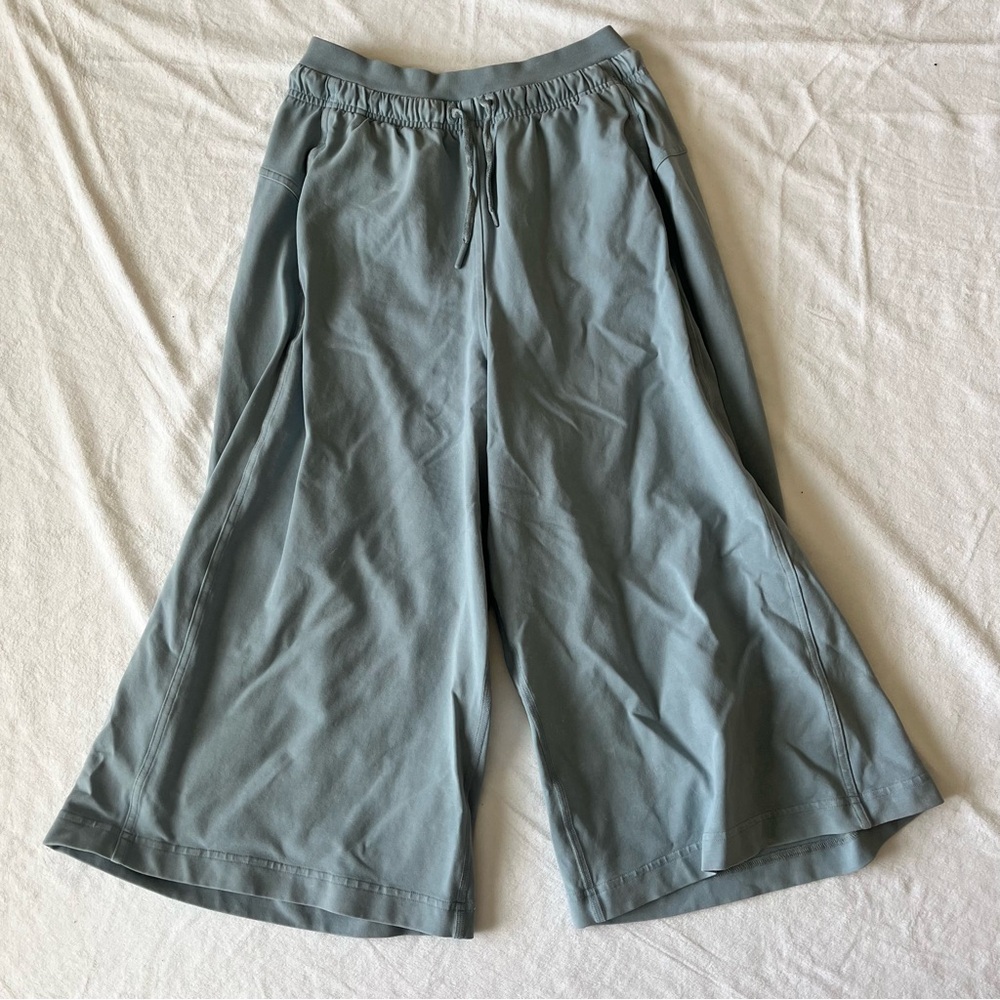 Lululemon Wide Leg Crop Capri
